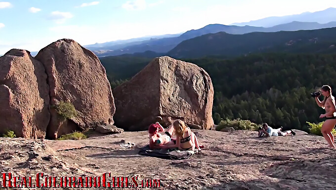 Amour lesbien en plein air avec des filles du Colorado