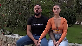 Das erste Mal eines Paares in Outdoor- und selbstgemachtem Porno mit Candy Fly und ihrem Partner