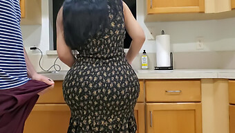 Encontro Na Cozinha Do Enteado Amador E Da Bunda Grande Da Madrasta Se Transforma Em Bdsm