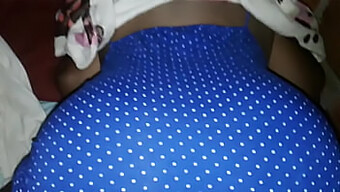 Voluptuous wife with big booty in homemade video